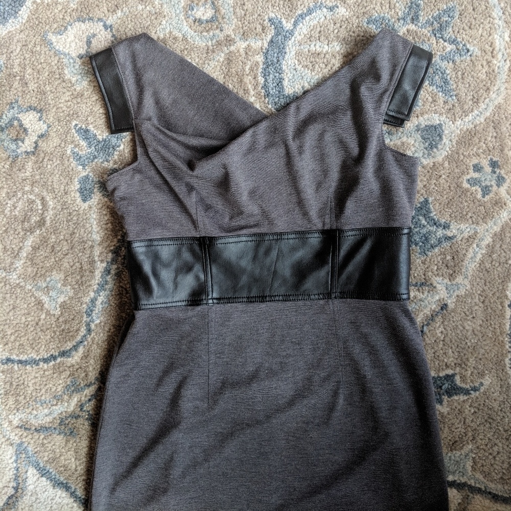 Maggy London dress w black patent leather detail